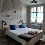 L'heureux Lay بيت ضيافة